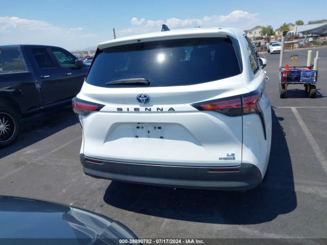 5TDKRKEC7NS118743 Toyota SIENNA LE