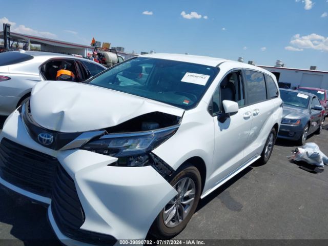 5TDKRKEC7NS118743 Toyota SIENNA LE