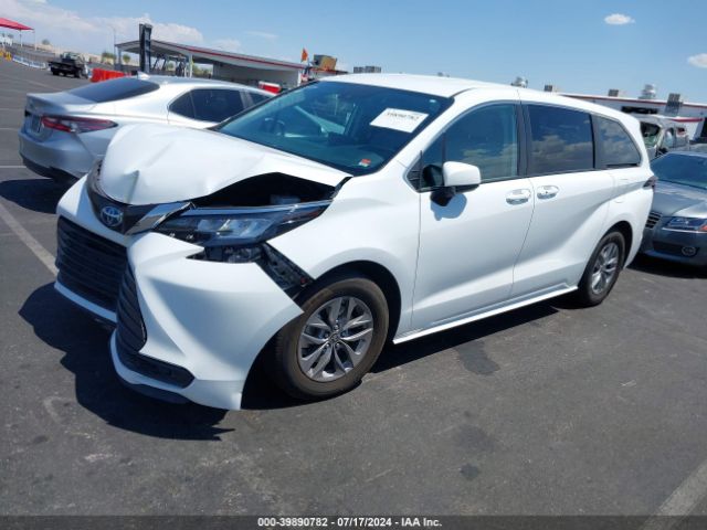 5TDKRKEC7NS118743 Toyota SIENNA LE