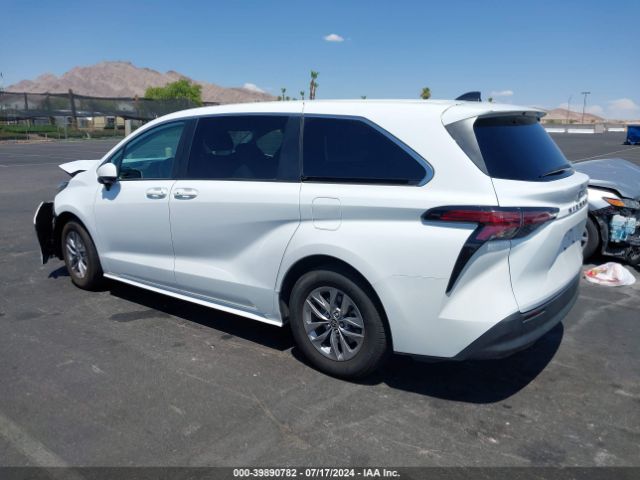 5TDKRKEC7NS118743 Toyota SIENNA LE