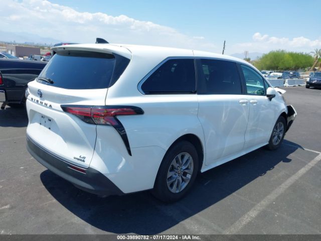 5TDKRKEC7NS118743 Toyota SIENNA LE