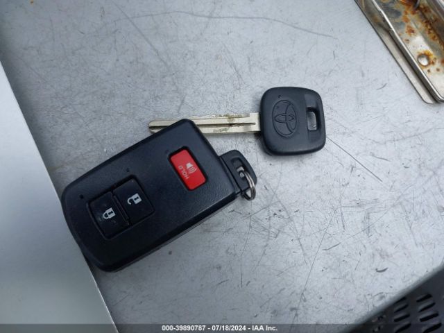 JTMRFREV4JJ731637 Toyota Rav4 Xle