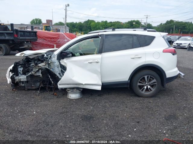 JTMRFREV4JJ731637 Toyota Rav4 Xle