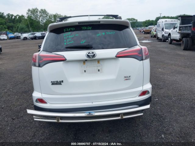 JTMRFREV4JJ731637 Toyota Rav4 Xle