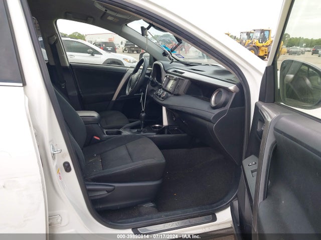 Toyota RAV4 LE 2017 JTMZFREV2HJ106227 Image 5