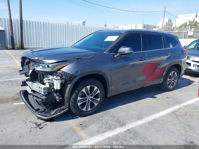 Toyota Highlander Xle 2021 5TDGZRAH3MS068180 Image 2