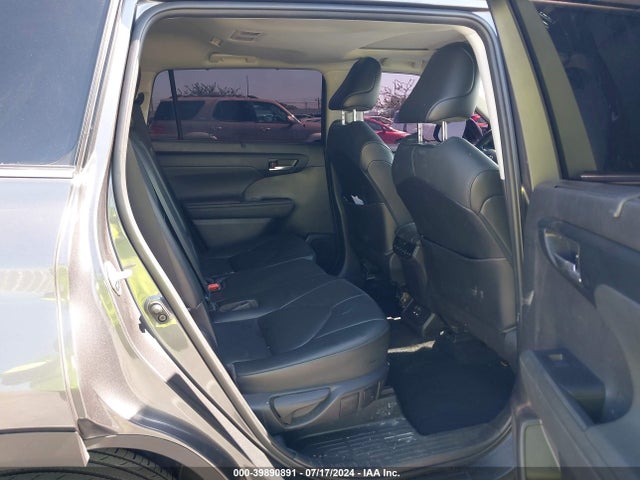 Toyota Highlander Xle 2021 5TDGZRAH3MS068180 Image 8