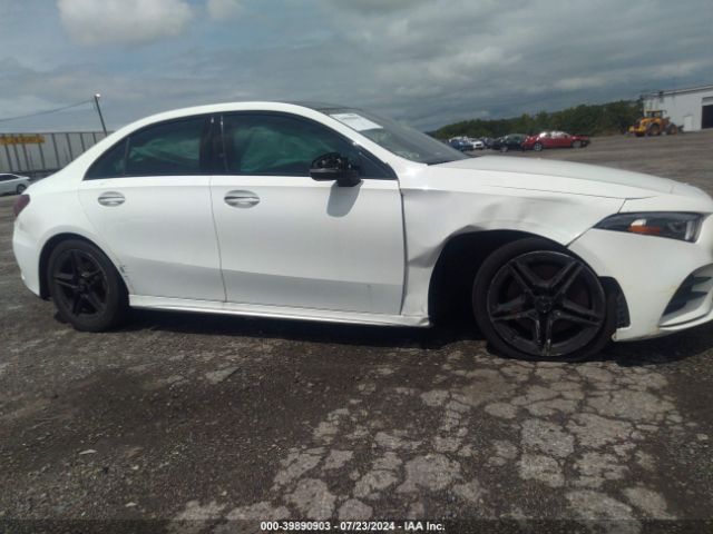 WDD3G4FB1KW013287 Mercedes-Benz A 220 4matic