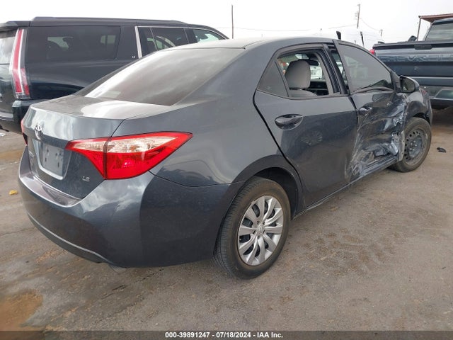 Toyota COROLLA LE 2018 5YFBURHE2JP793679 Image 4