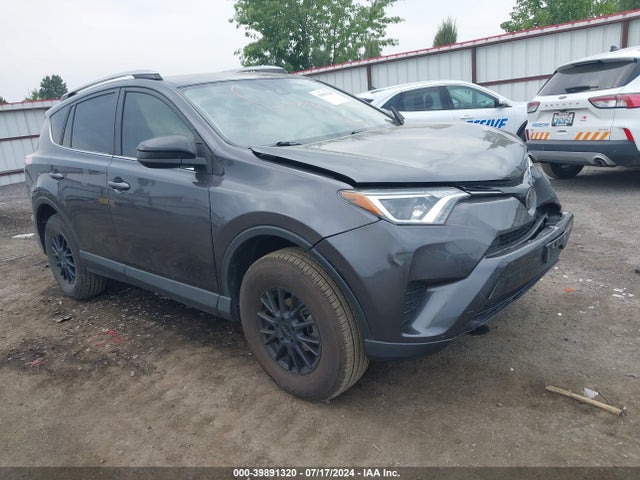Toyota RAV4 LE 2018 JTMBFREV8JJ719864 головне зображення