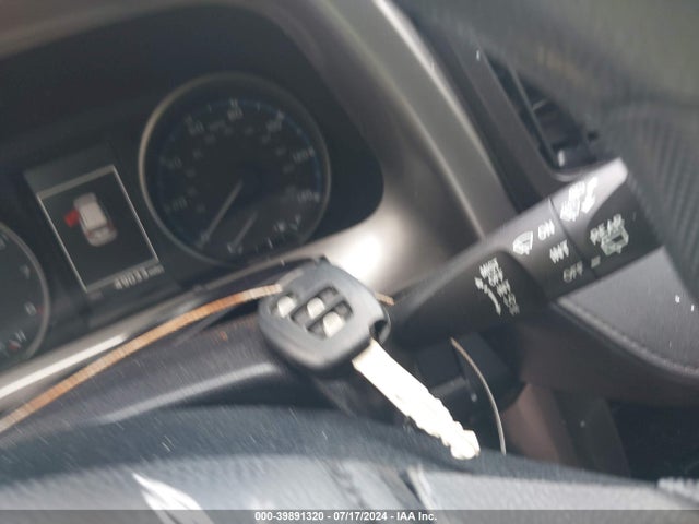 Toyota RAV4 LE 2018 JTMBFREV8JJ719864 Image 11