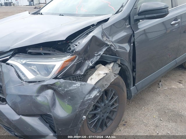 Toyota RAV4 LE 2018 JTMBFREV8JJ719864 Image 17
