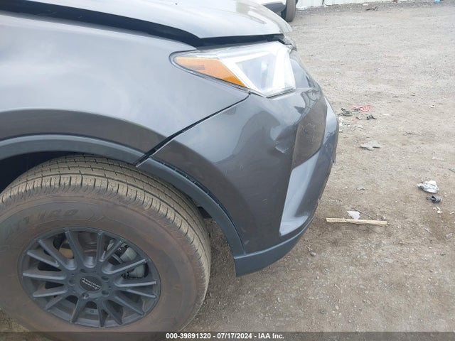 Toyota RAV4 LE 2018 JTMBFREV8JJ719864 Image 19