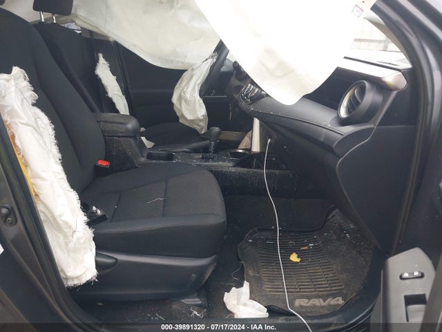 Toyota RAV4 LE 2018 JTMBFREV8JJ719864 Image 5