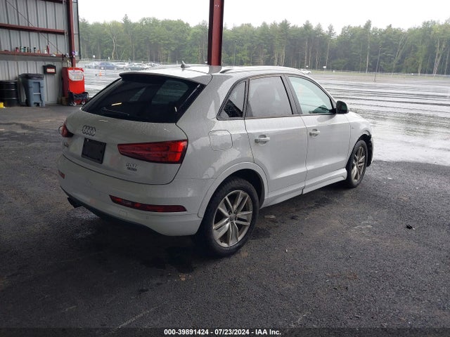 WA1ECCFSXJR021114 Audi Q3 2.0t Premium/2.0t Sport Premium