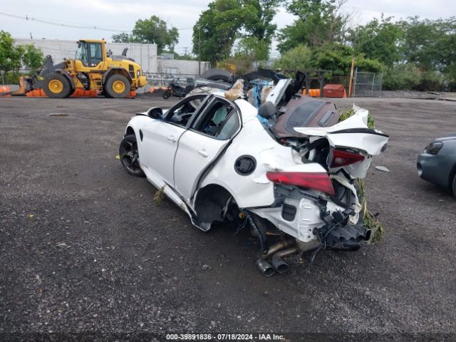 ZARFAEAV7H7555325 Alfa Romeo Giulia Quadrifoglio Rwd