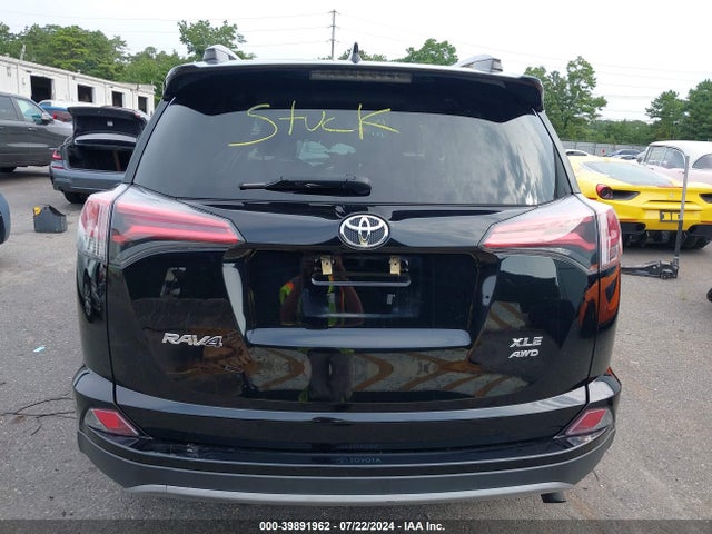 Toyota Rav4 Xle 2018 2T3RFREV9JW832982 Image 17