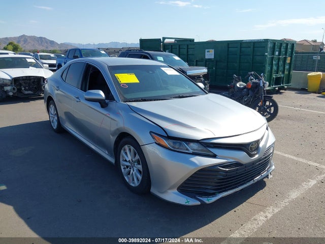 Toyota CAMRY LE 2018 4T1B11HK1JU565087 main image