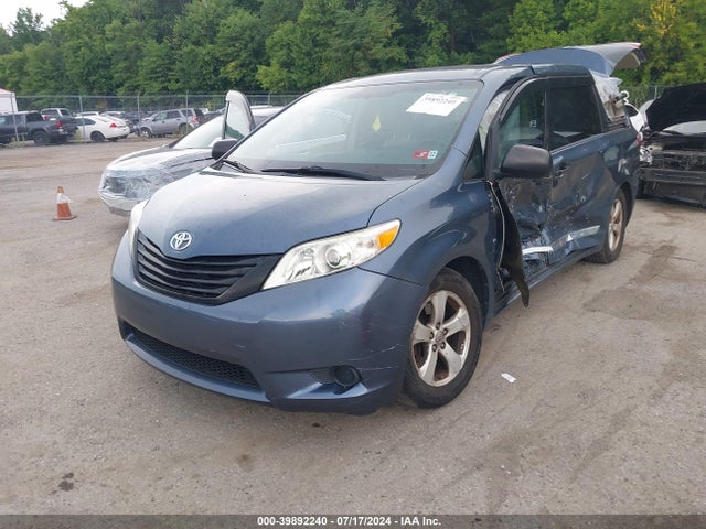 Toyota Sienna L 7 Passenger 2015 5TDZK3DC2FS673496 Image 2