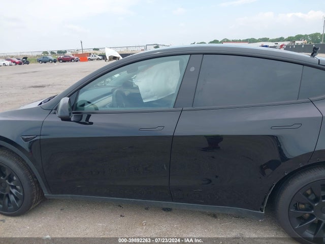 Tesla Model Y 2024 7SAYGDED8RF022380 Image 14