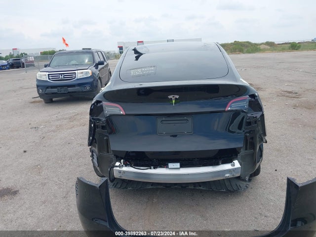 Tesla Model Y 2024 7SAYGDED8RF022380 Image 16