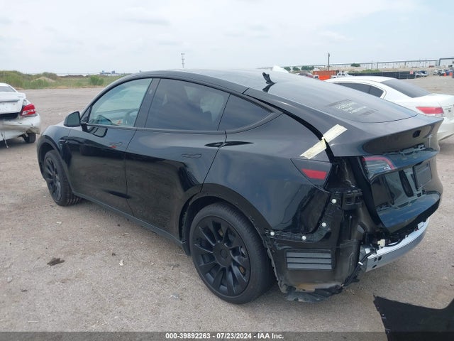 2024 TESLA MODEL Y 7SAYGDED8RF022380 Photo 2