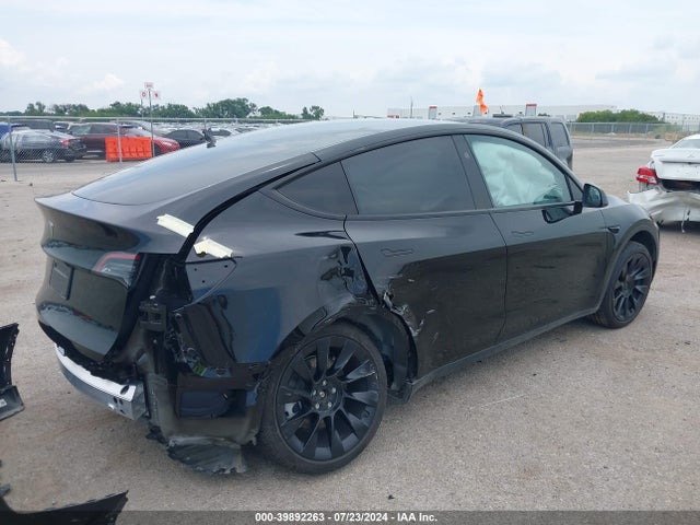 2024 TESLA MODEL Y 7SAYGDED8RF022380 Photo 3