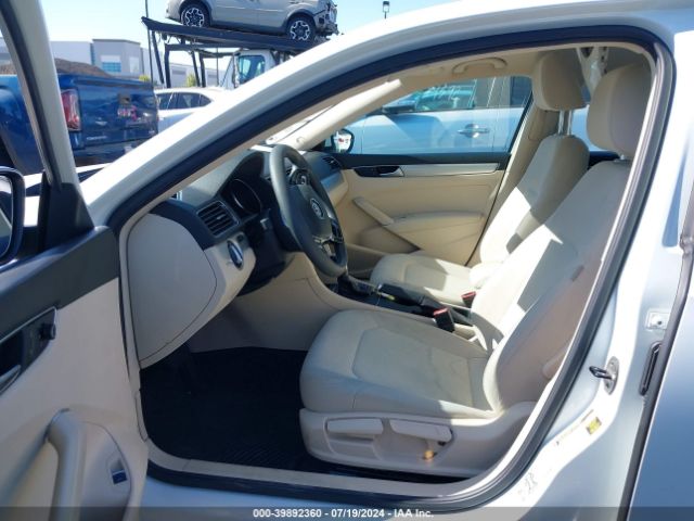 1VWAT7A32HC010257 Volkswagen Passat 1.8t S