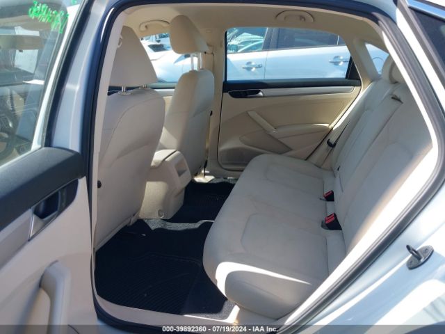 1VWAT7A32HC010257 Volkswagen Passat 1.8t S