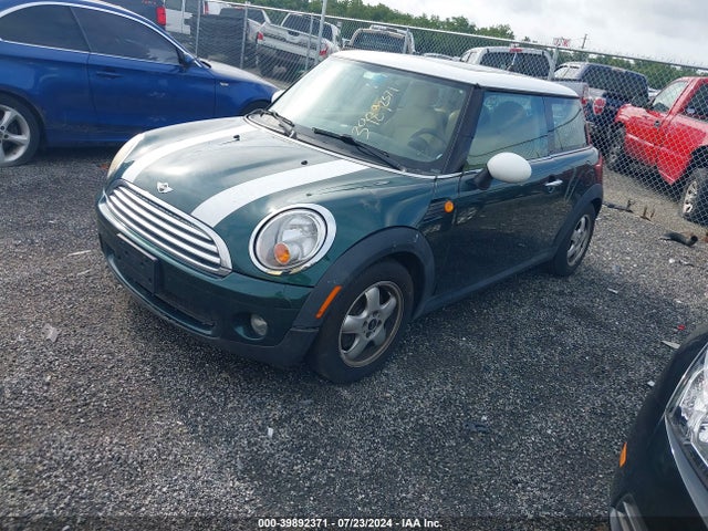 2010 MINI COOPER WMWMF3C51ATZ26798 Photo 1