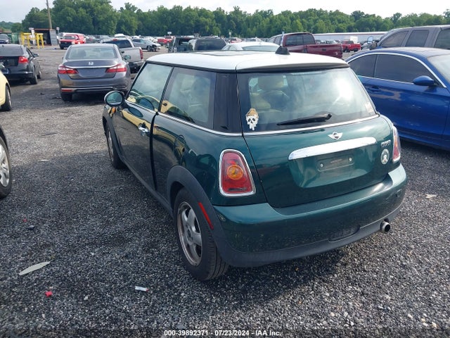 2010 MINI COOPER WMWMF3C51ATZ26798 Photo 2