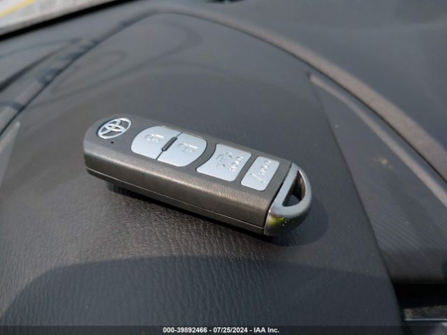 3MYDLBYV7HY156107 Toyota YARIS IA