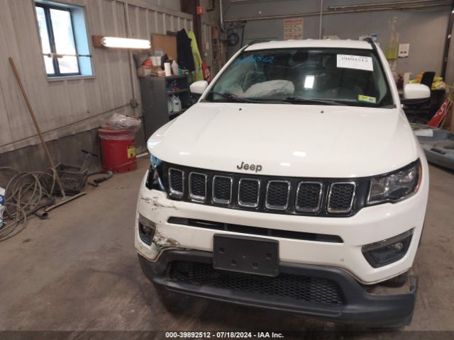 3C4NJDBB7JT456946 Jeep Compass Latitude 4x4