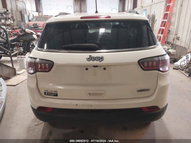 3C4NJDBB7JT456946 Jeep Compass Latitude 4x4
