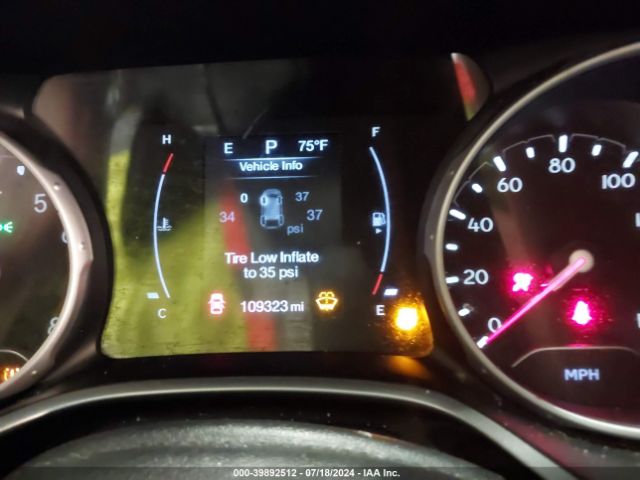 3C4NJDBB7JT456946 Jeep Compass Latitude 4x4