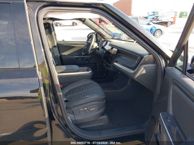 7PDSGABA7PN004018 Rivian R1s Adventure