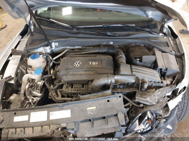 1VWBT7A36FC043182 Volkswagen Passat 1.8t Se