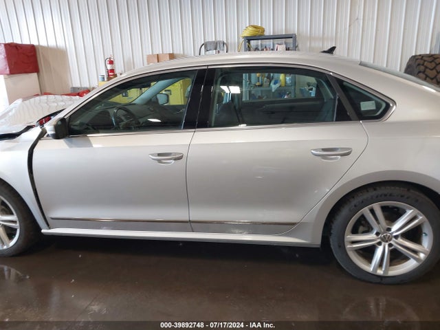 1VWBT7A36FC043182 Volkswagen Passat 1.8t Se