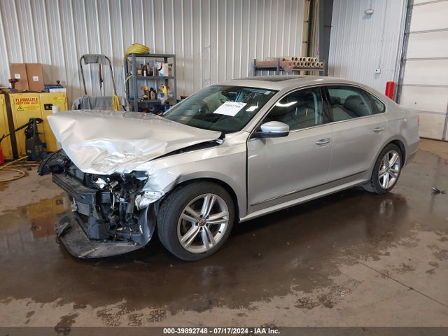 1VWBT7A36FC043182 Volkswagen Passat 1.8t Se