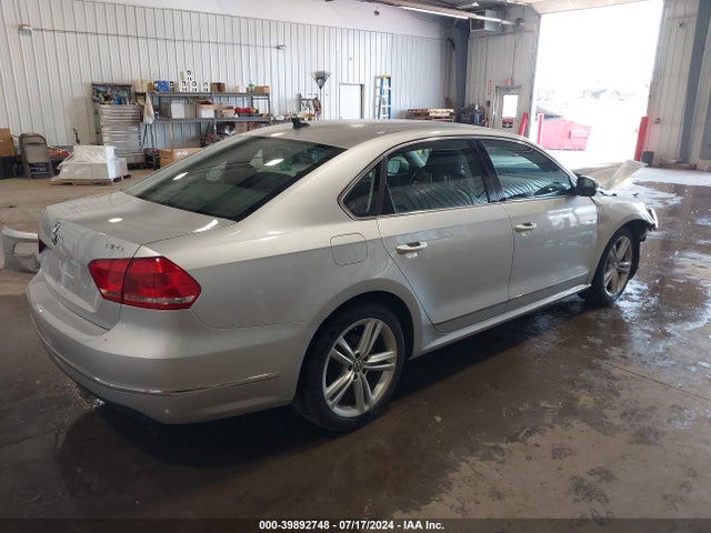 1VWBT7A36FC043182 Volkswagen Passat 1.8t Se