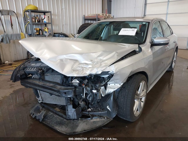 1VWBT7A36FC043182 Volkswagen Passat 1.8t Se