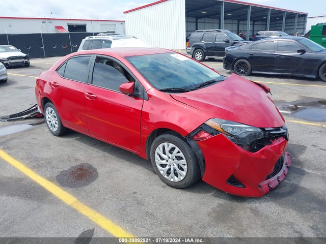 Toyota COROLLA LE 2018 5YFBURHE8JP849432 Image 1