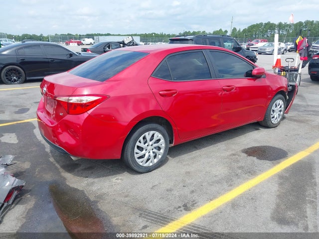 Toyota COROLLA LE 2018 5YFBURHE8JP849432 Image 4