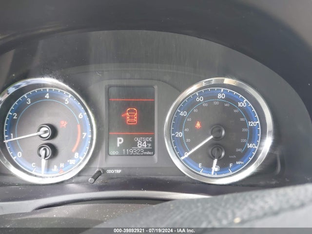 Toyota COROLLA LE 2018 5YFBURHE8JP849432 Image 7