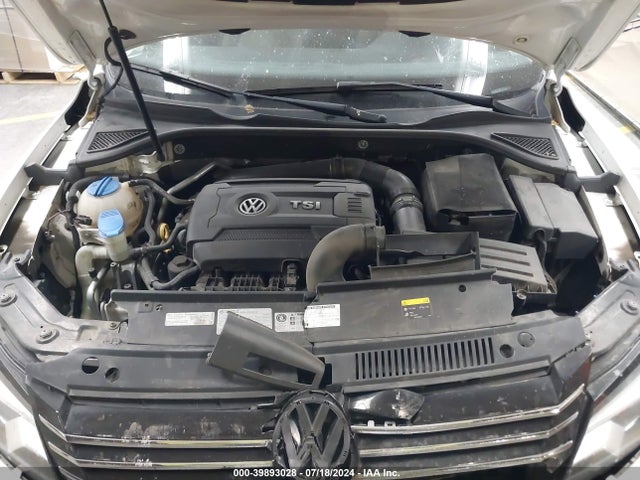 1VWBT7A30FC072239 Volkswagen Passat 1.8t Sport