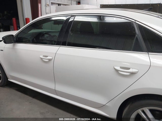 1VWBT7A30FC072239 Volkswagen Passat 1.8t Sport
