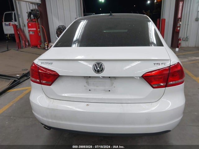 1VWBT7A30FC072239 Volkswagen Passat 1.8t Sport