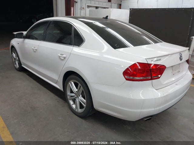 1VWBT7A30FC072239 Volkswagen Passat 1.8t Sport