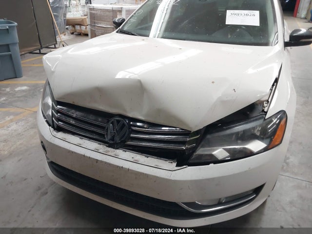 1VWBT7A30FC072239 Volkswagen Passat 1.8t Sport