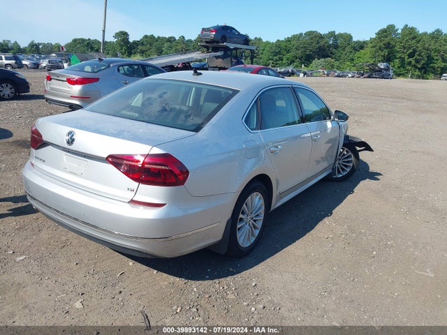 1VWBT7A37HC005902 Volkswagen Passat 1.8t Se